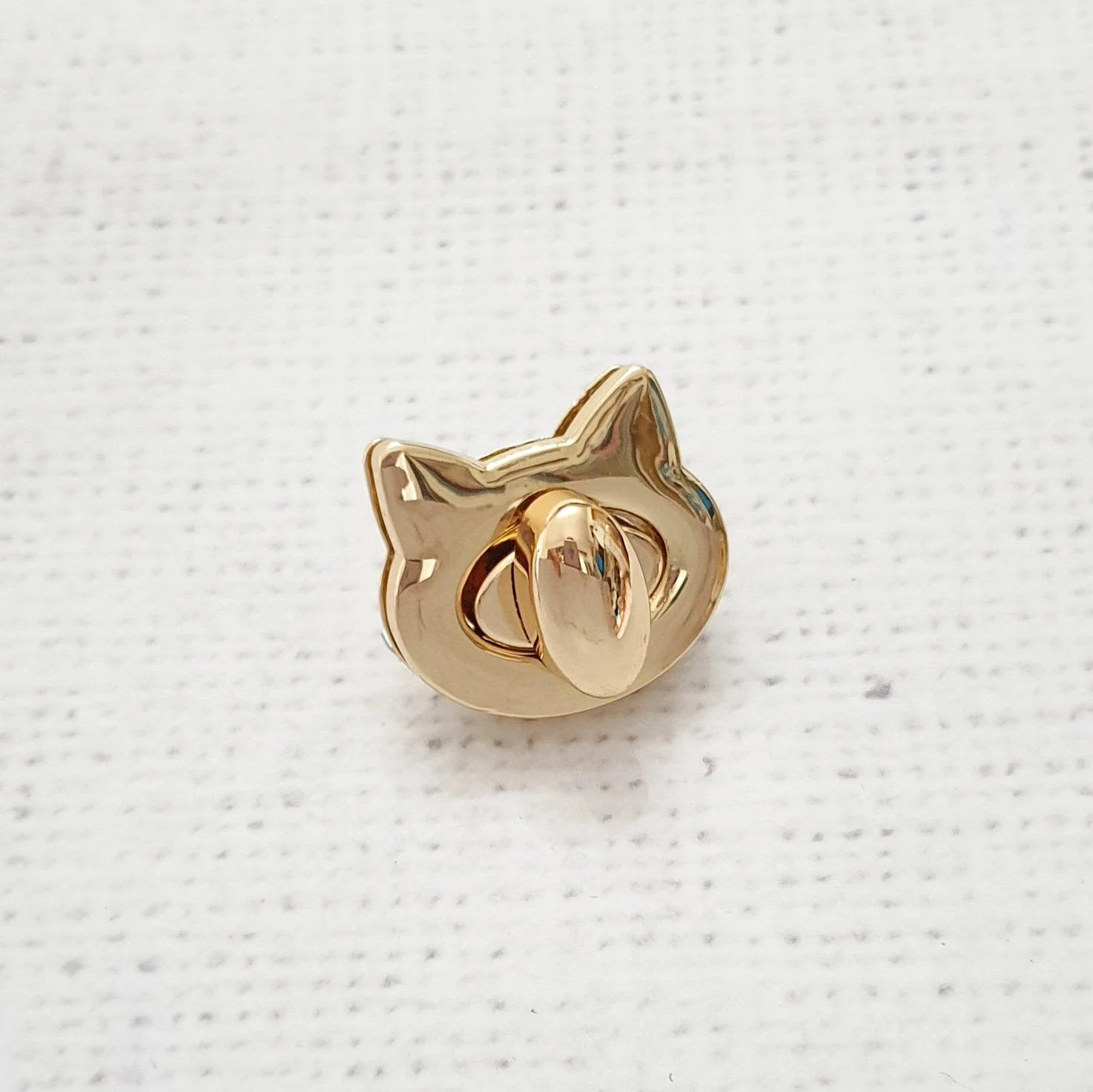 2.7cm Cat Twist Lock - Image 6
