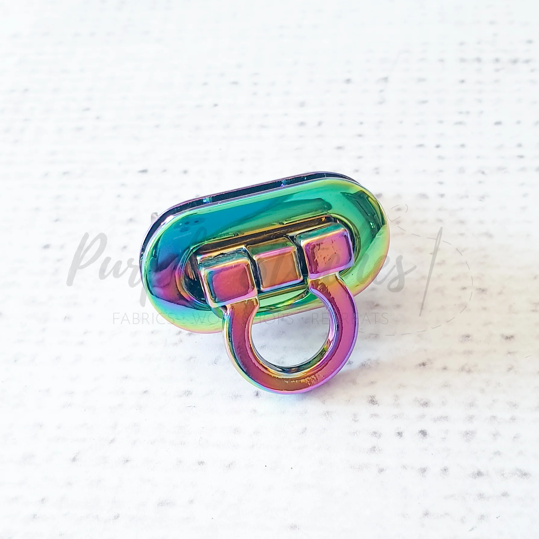 30mm Oval Flip Lock - Iridescent Rainbow