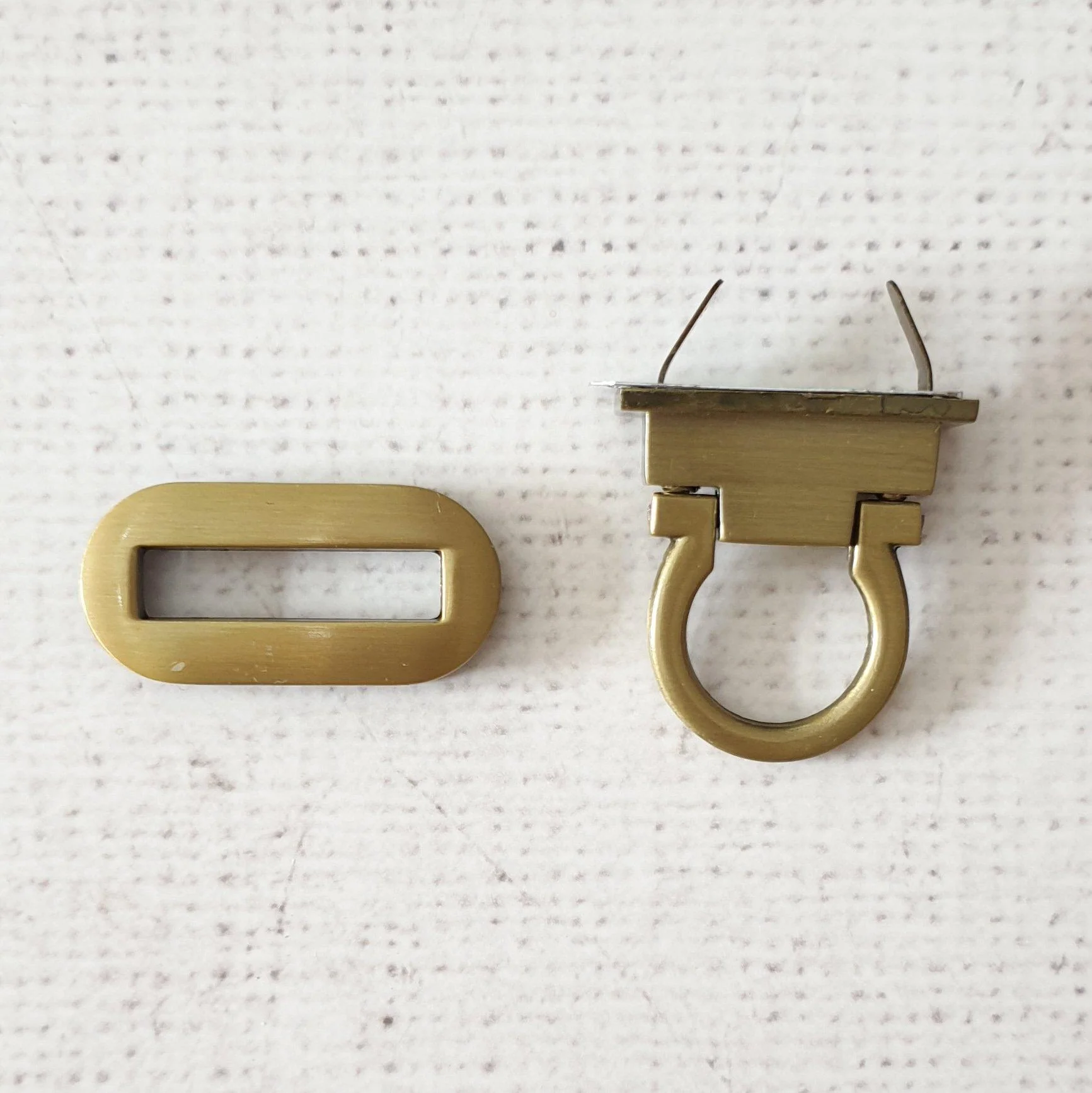 42mm Oval Flip Lock - Image 7