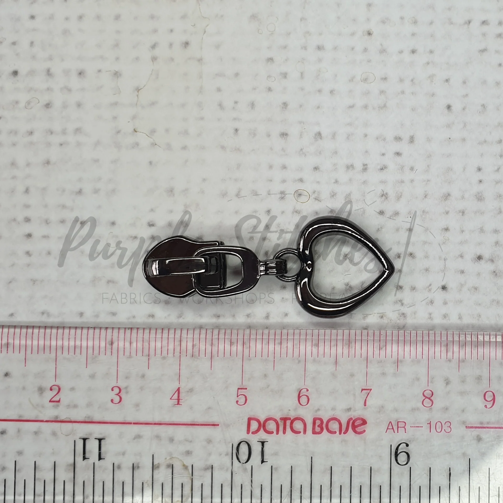 Heart Pull - Size 5 Zip slider - Image 3